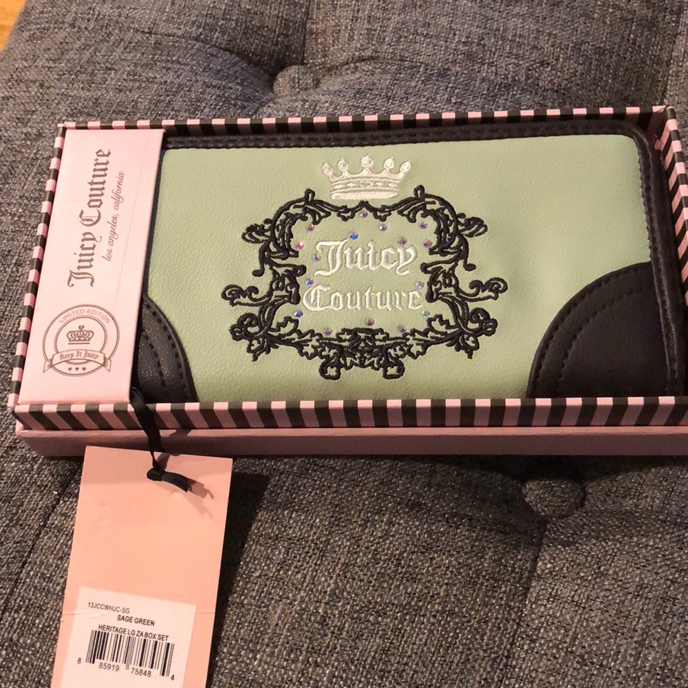 Authentic Juicy Couture Wallet. Wallet zippers to close. New in box with tags.